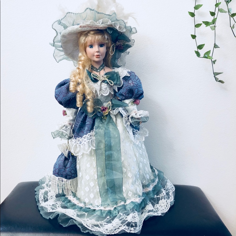 Vintage Collectible Porcelain Duck House Doll